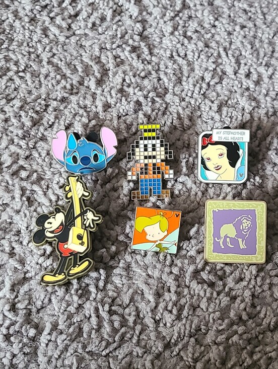 Disney Accessories - Disney Pin Trading Lot